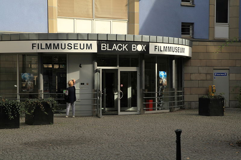 Düsseldorf_-_Schulstraße_-_Filmmuseum_03_ies
